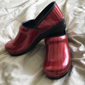 Dansko Prof Patent Red Eel Skin pattern size 41